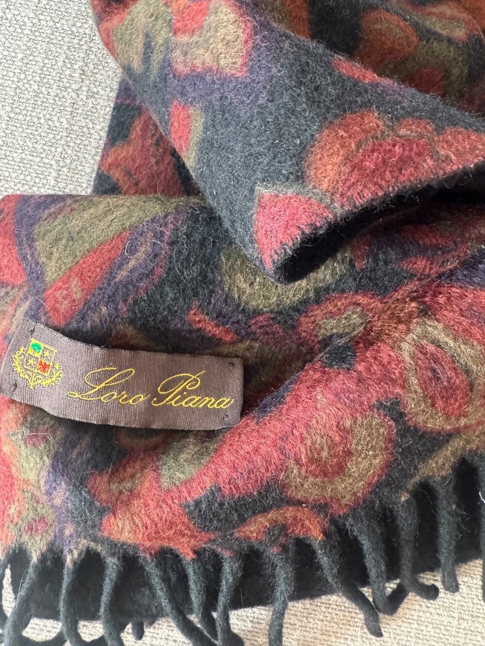 Loro Piana 100% Cashmere paislies Paisley Scarf